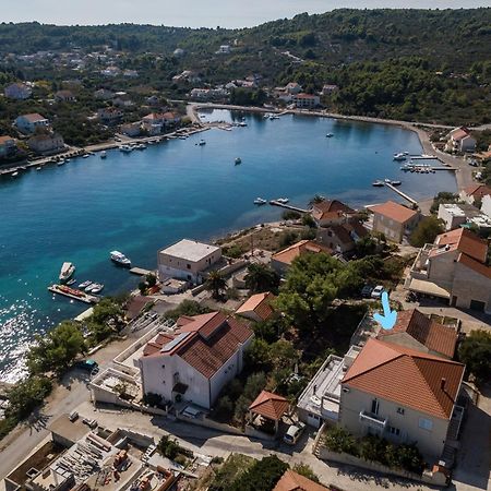 Apartment Dado - Terrace With Sea View Лумбарда Экстерьер фото